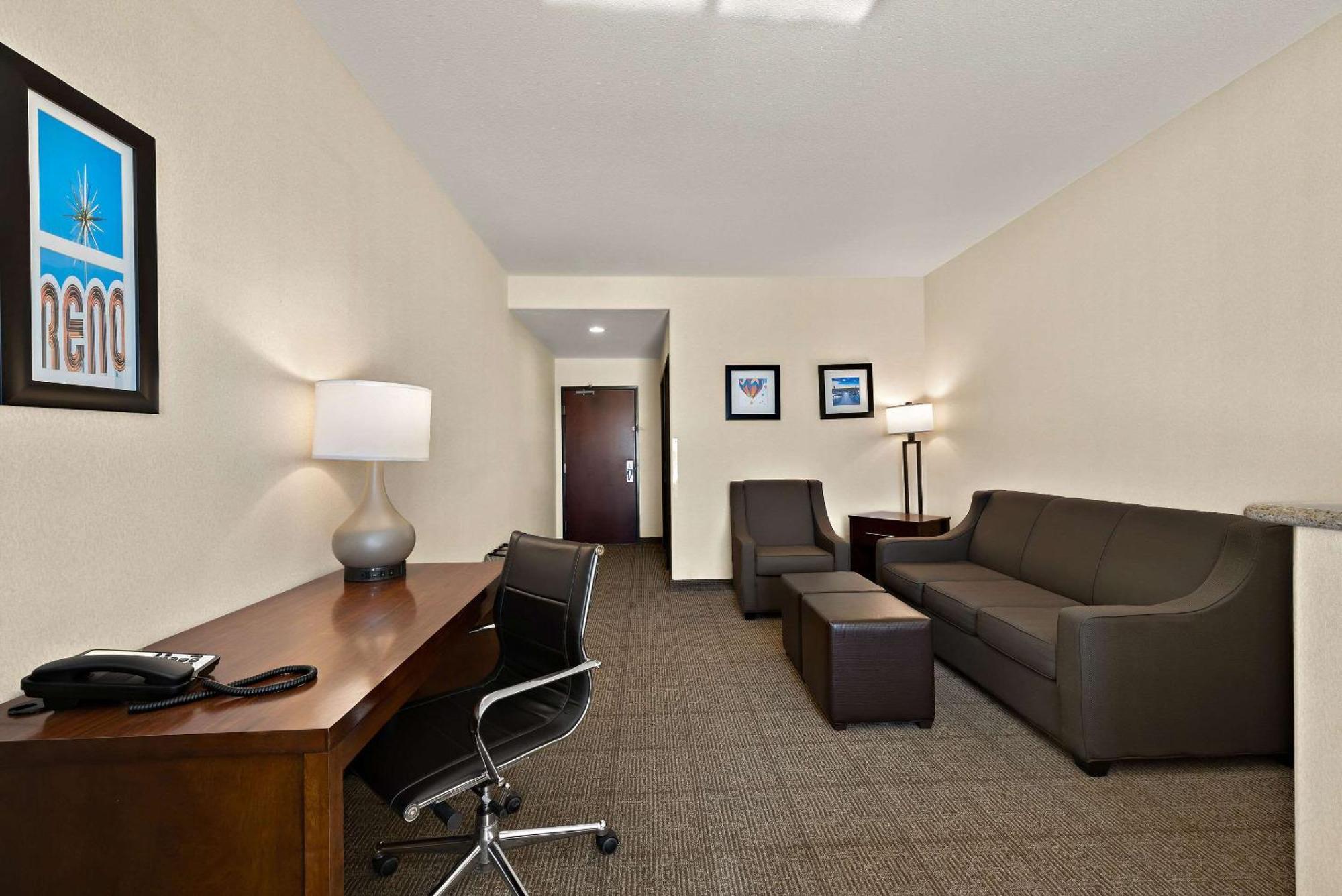 Comfort Inn & Suites Airport Convention Center Reno Exterior foto